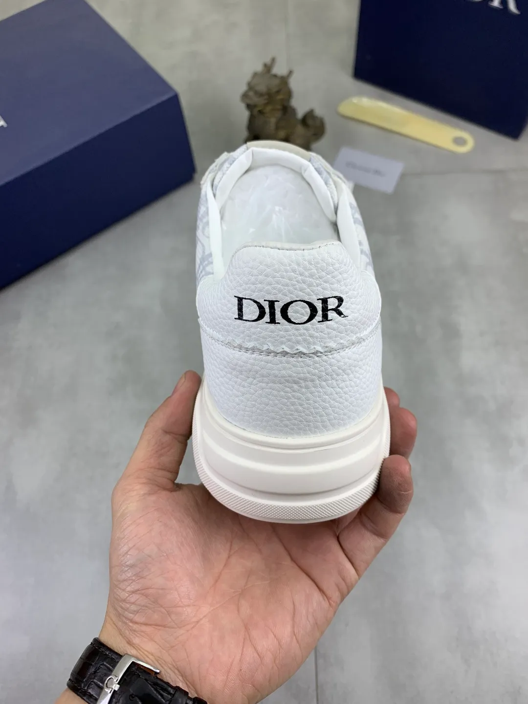 Men's men's shoes P420💰[New style]🆘[Dior] Dior original lace-up low-top men's shoes Classic casual shoes 🔥This model is the official classic model with high quality and made by famous original designers. It is made of high-quality cowhide with original materials➕comfortable and breathable mesh lining➕pigskin insole. The perfect last shape and generous and fashionable design have attracted many consumers and are suitable for drivers to drive🚗. What you want is the best quality in the market. Color: 4️⃣Color Code number: 38--44 (45 customized)